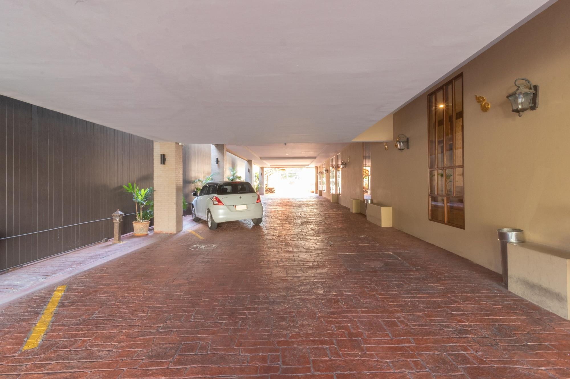 J&Y Hotel Latphrao 35 曼谷 外观 照片