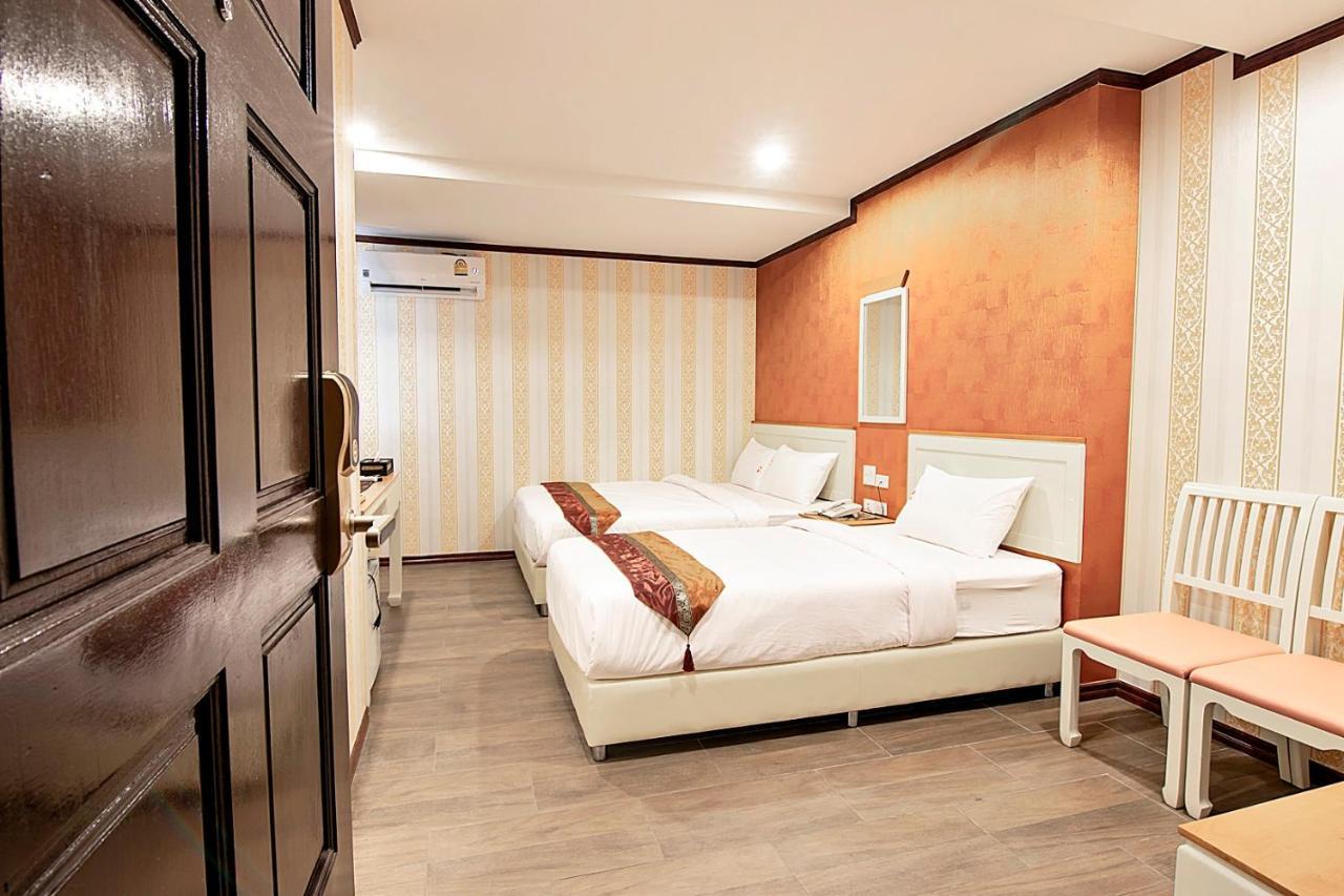 J&Y Hotel Latphrao 35 曼谷 外观 照片